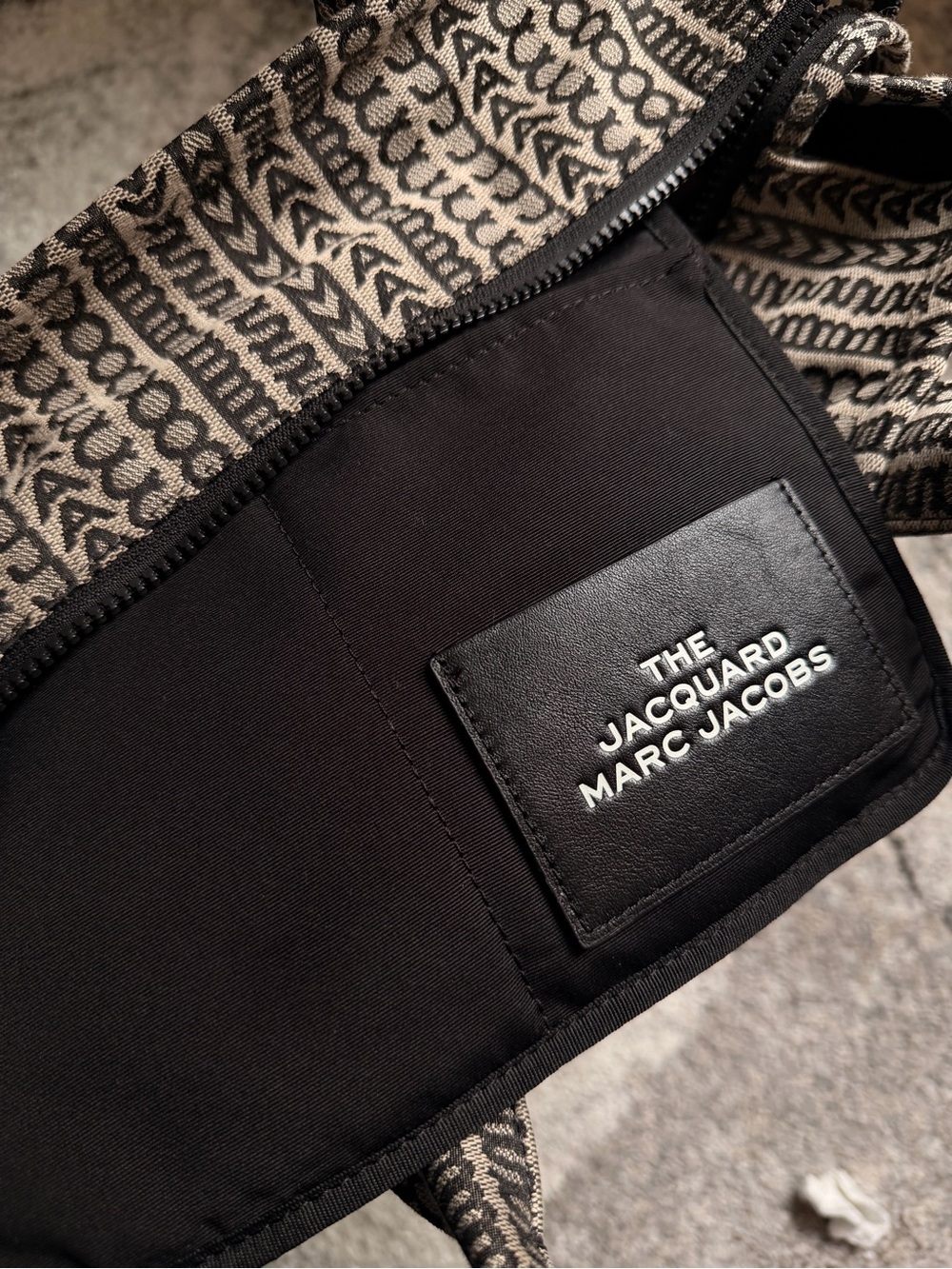 Marc Jacobs Large Jacquard Monogram Tote Bag - Picture 5 of 11